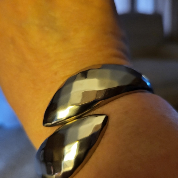 Silver Tone Diamond-Textured Hinged Double Cuff Bracelet 2.6 in Diameter Overlap - Picture 2 of 6